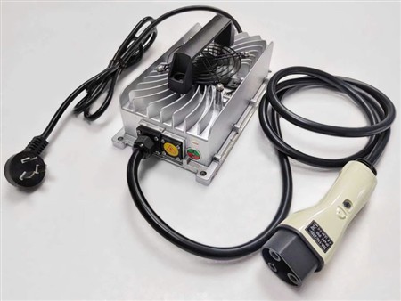 Sạc điện 84V30AH Greentech cho Xe điện 7.5Kw, 11Kw kiểu Bus, kiểu Cổ